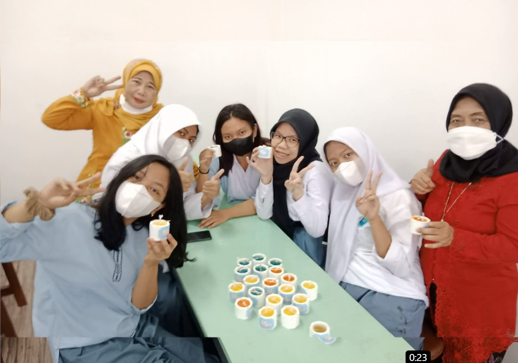 PP Tema Kewirausahaan Proses Pembuatan Lilin Aroma Terapi