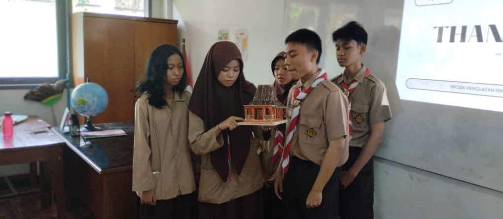 Pelestarian Rumah Adat (P5)